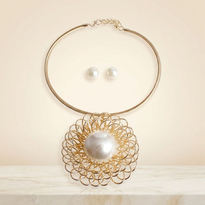 Gold Filigree Pearl Pendant Collar Necklace Set